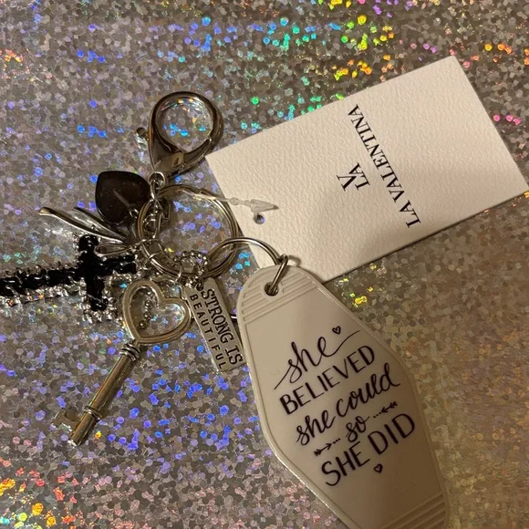 La Valentina White 'She Believed' Inspirational Keychain /Bag Charm NWT - Picture 6 of 7